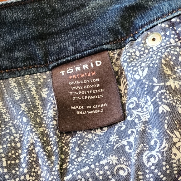 Torrid Premium Medium Wash Jeans Size 12 - Picture 7 of 9